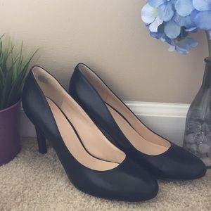 ☀️ Nine West black pumps